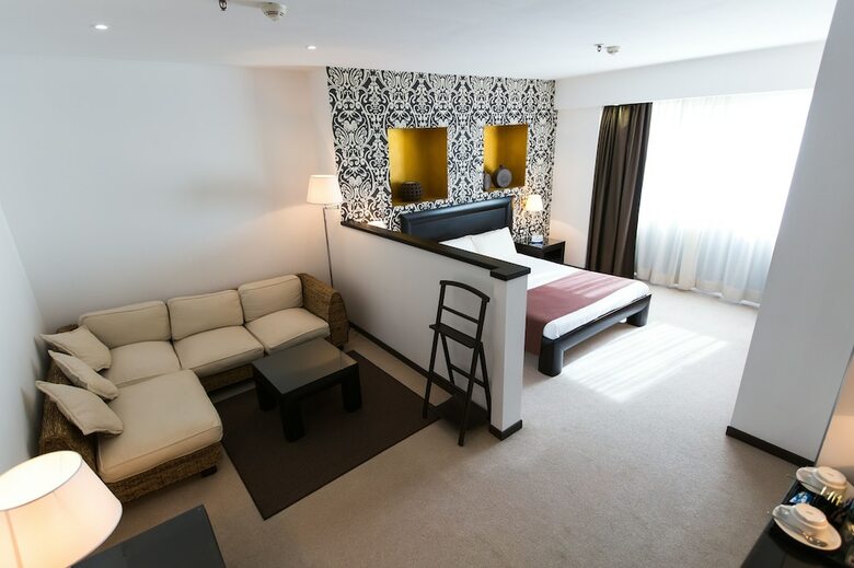 Mira Hotel