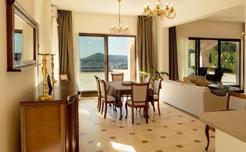 Villa Oak Leaf Residences