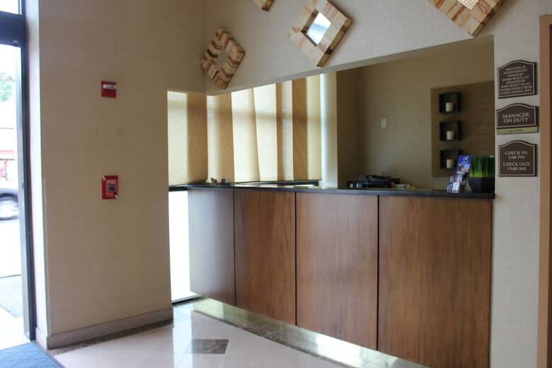 Hotel Bellerose Inn