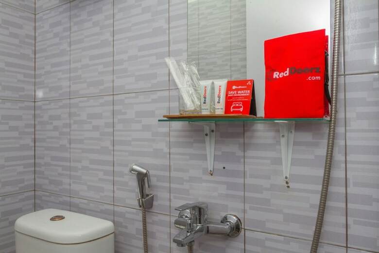 Hotel Reddoorz Plus Near Ipdn