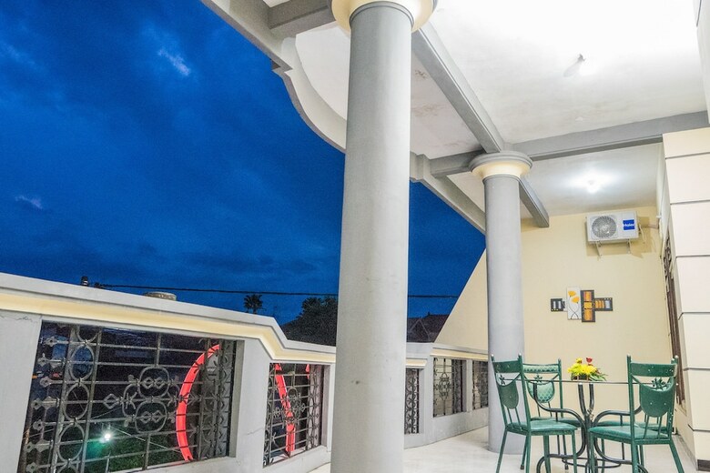 Hostal Oyo 643 Al Thalib 8 Syariah