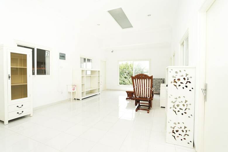 Hotel Oyo 747 Cipunegara Residence