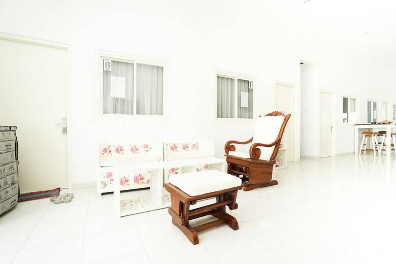 Hotel Oyo 747 Cipunegara Residence