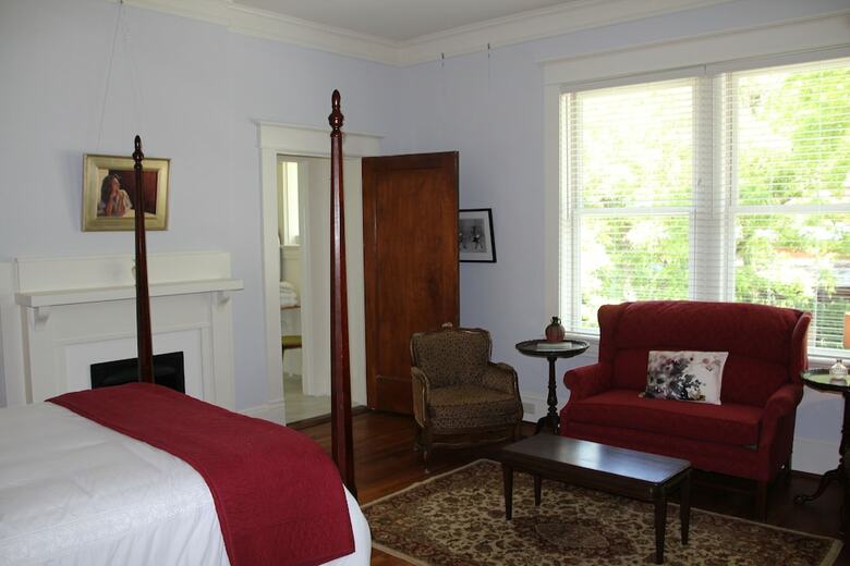 Gillen House Bed And Breakfast