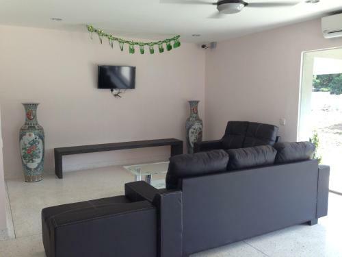 Hostal First Guest House