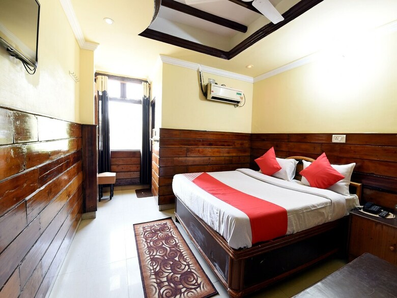 Oyo 19541 Hotel Jammu Palace