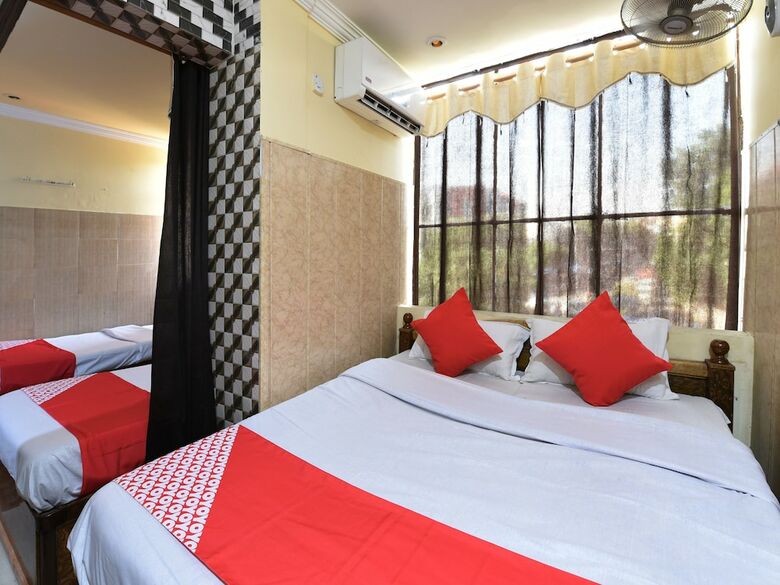 Oyo 19541 Hotel Jammu Palace