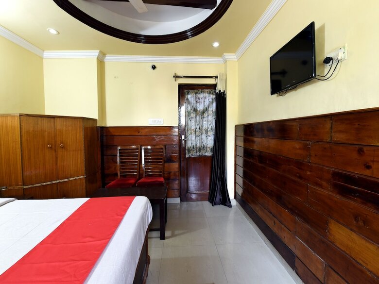 Oyo 19541 Hotel Jammu Palace