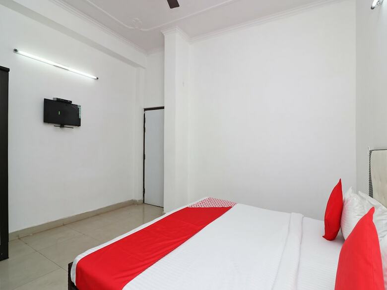 Oyo 14802 Hotel Virus Bistro
