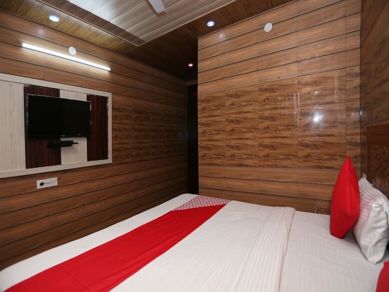 Oyo 28835 Hotel Star