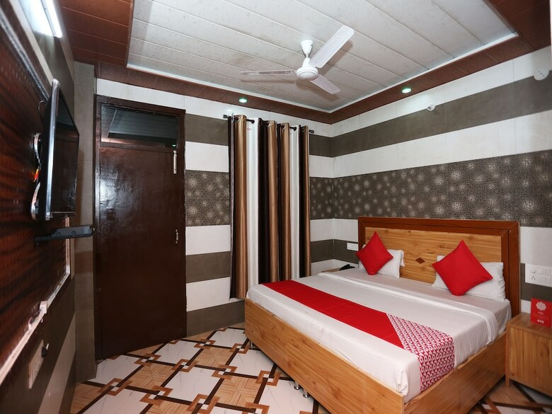 Oyo 28835 Hotel Star