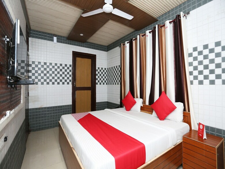 Oyo 28835 Hotel Star