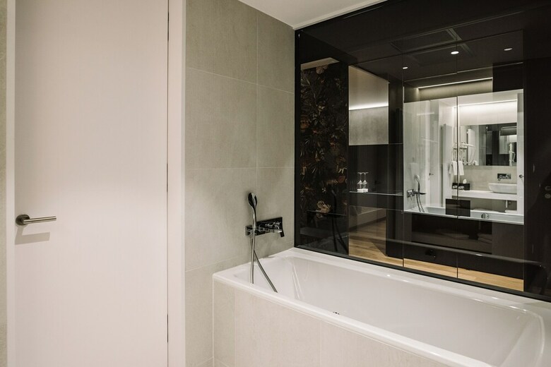 Hotel A