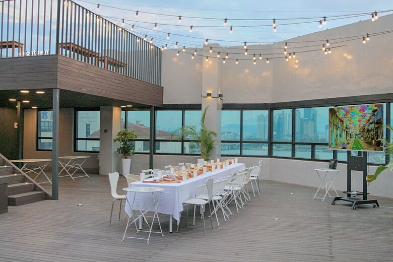 Hostal Upflo House