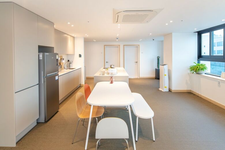 Hostal Upflo House
