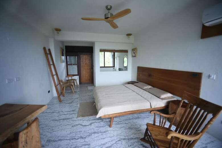 Bed & Breakfast Stone Party