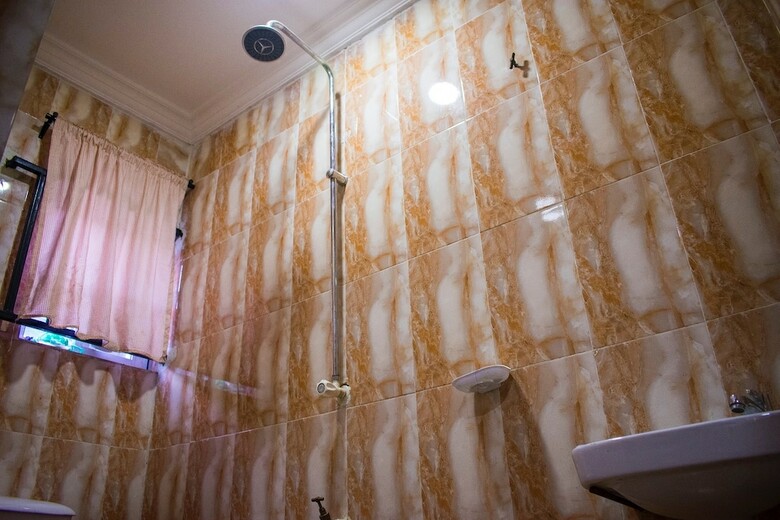 Hotel White Rose Suites
