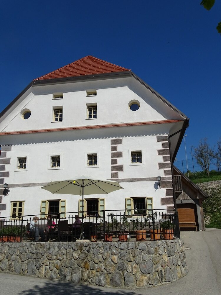 Apartments Mozinetova Hisa