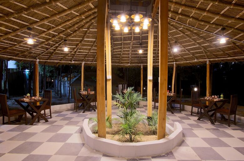 Hotel Dev Bhoomi Farms & Cottages