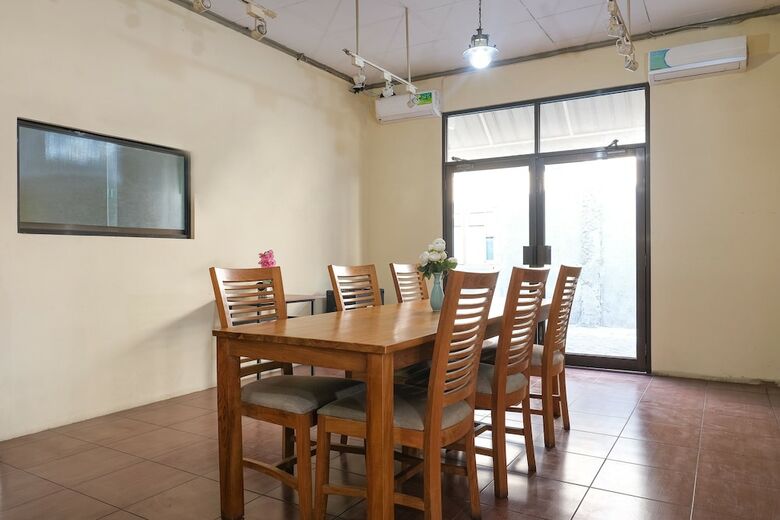 Hostal Oyo 833 Hotel Army Look Syariah