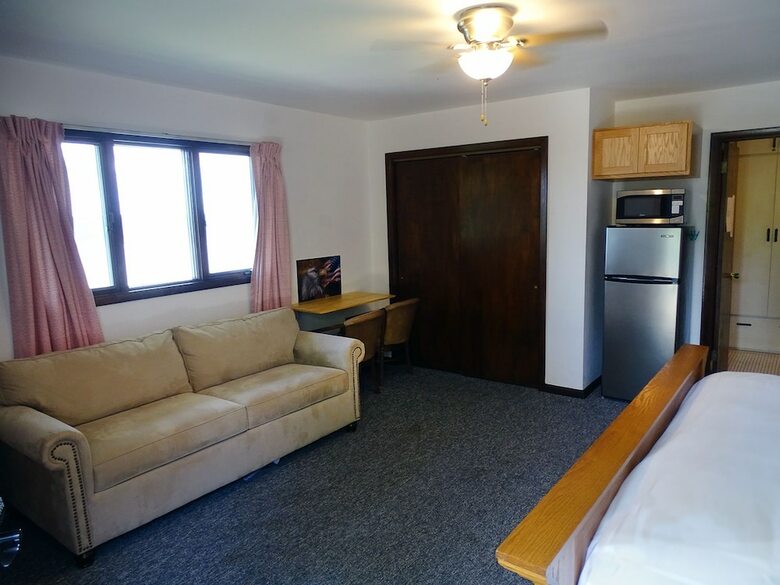 Eagle View Motel & Retreat