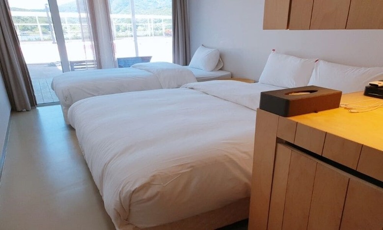 Parotia Hotel