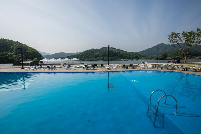 Parotia Hotel
