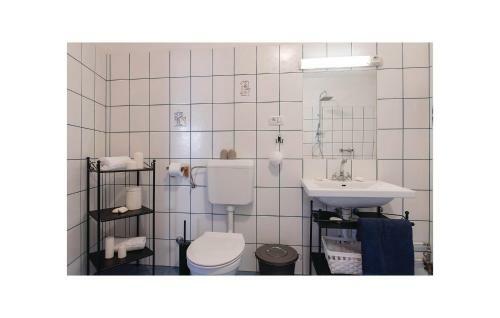 Four-bedroom Holiday Home In Komen