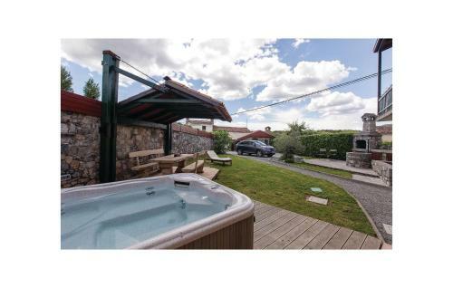 Four-bedroom Holiday Home In Komen