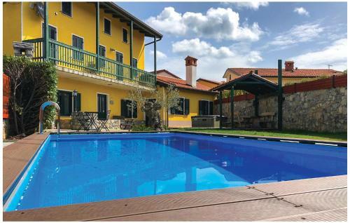 Four-bedroom Holiday Home In Komen