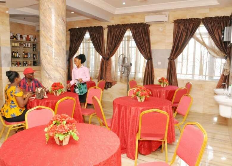 Sinachi Hotel Oba