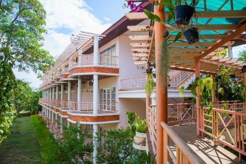 Hotel Golden Land Resort