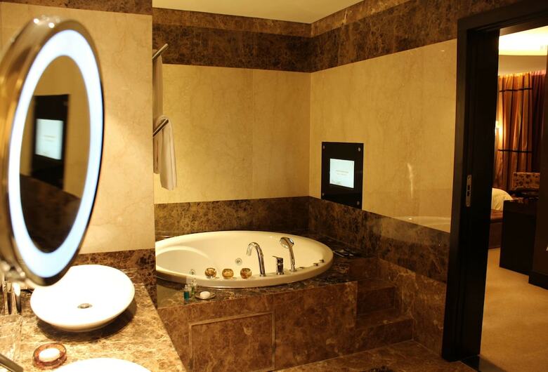 Safir Fintas Kuwait Hotel