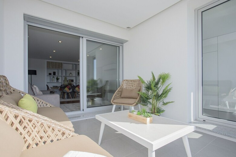 Liiiving - Luxury River View Apartments
