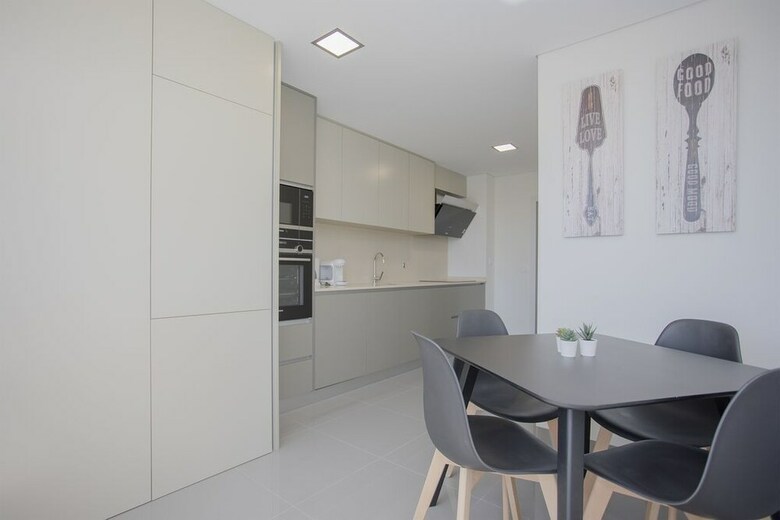 Liiiving - Luxury River View Apartments