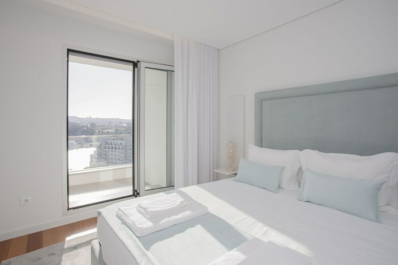 Liiiving - Luxury River View Apartments
