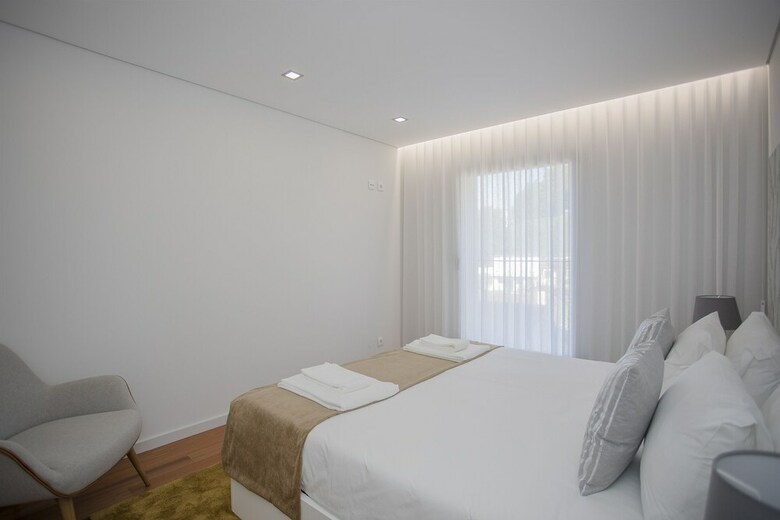 Liiiving - Luxury River View Apartments