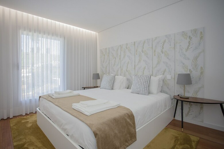 Liiiving - Luxury River View Apartments