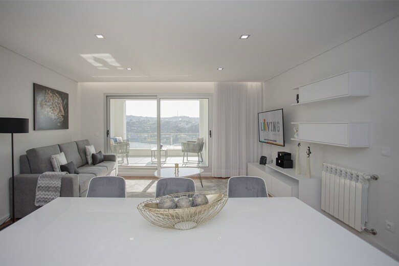 Liiiving - Luxury River View Apartments