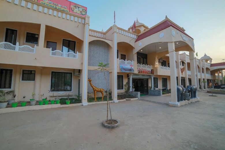Hotel Oyo 37826 Rajmahal Khindsi Resort