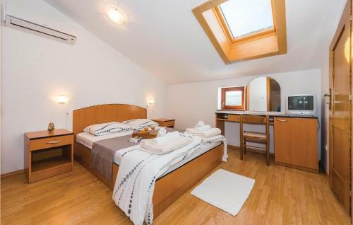 Two-bedroom Apartment In Bilice