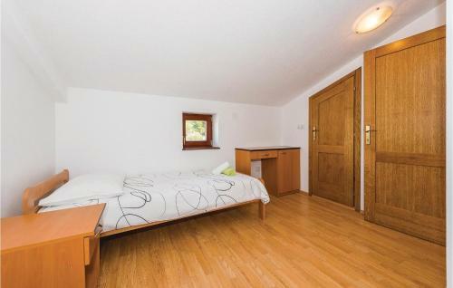 Two-bedroom Apartment In Bilice