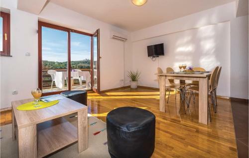 Two-bedroom Apartment In Bilice