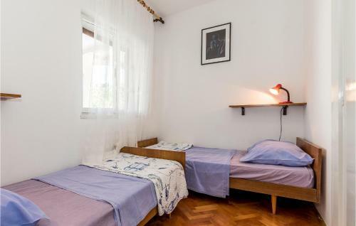 Two-bedroom Apartment In Brodarica