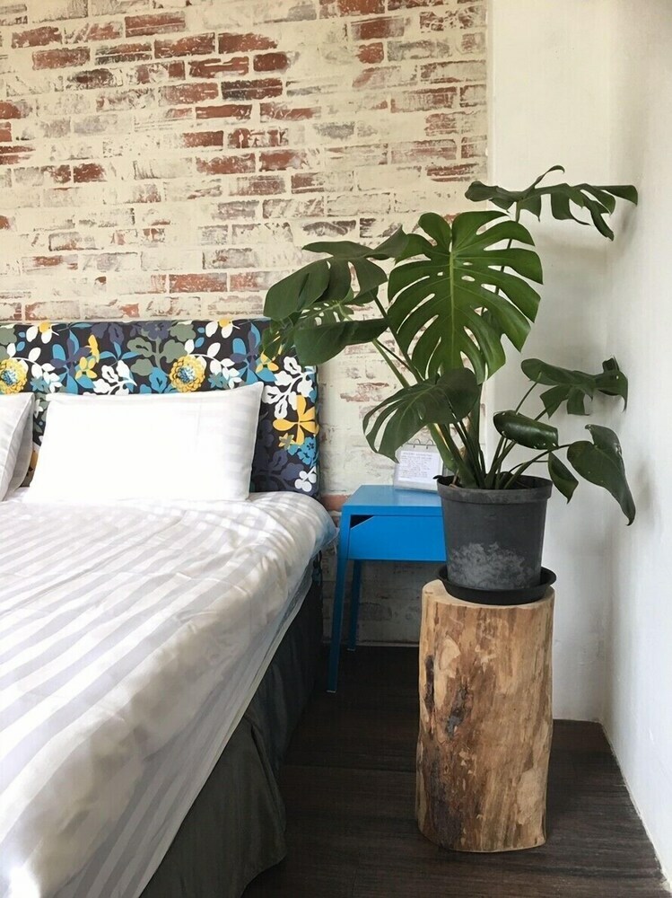 Bed & Breakfast Love To Stick Together