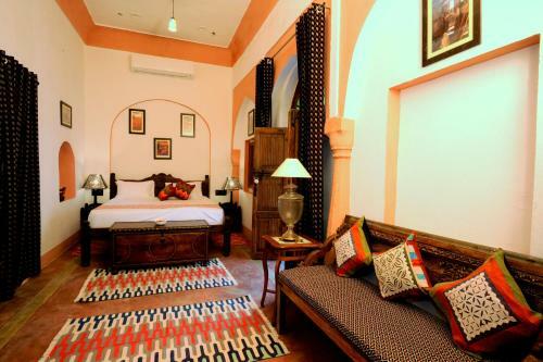 Hotel Rambihari Palace
