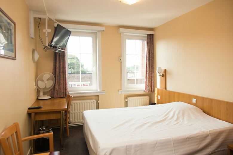 Hotel Bristol International