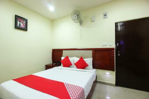 Oyo 22737 Chandra Grand Hotel