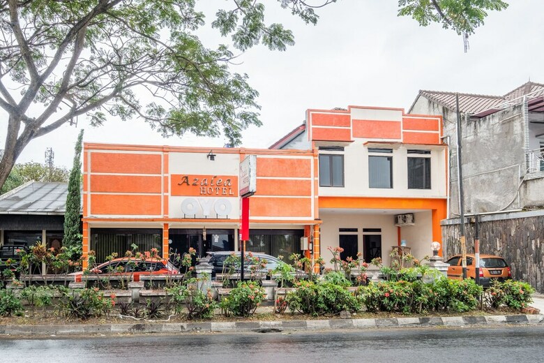 Oyo 943 Hotel Azalea Syariah