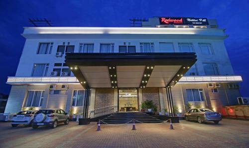 Hotel Redwood Resort